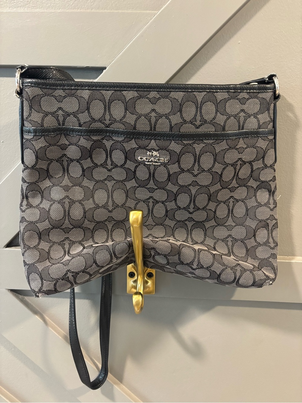 Coach Signature File
Crossbody Bag - Black
Smoke/Grey Jacquard Canvas